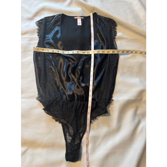 Victoria's Secret Satin Lace Bodysuit Top VNeck Open Front New XS Black - Picture 4 of 4